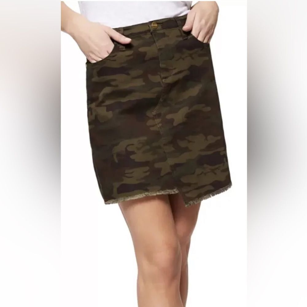SANCTUARY Asymmetrical Tattered Dreams CAMO SKIRT Camouflage Stretch Size 29